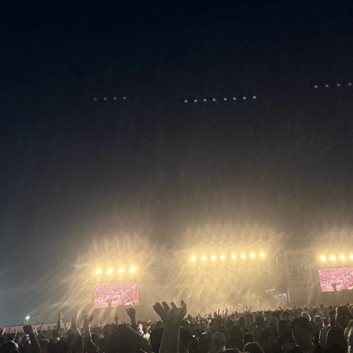 superstompei's tweet photo. ということで5年目の大作戦おしまい
2年連続倉田タオルで。

雨やったし思い切り暴れ回ったりはしなかったけど、やっぱり楽しいよな。

mvpはハルカミライデス。

来年もきたいー。有給取るしかないー！(無理) https://t.co/hDrT0dvJOp