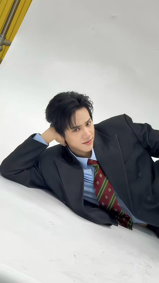 ohmpawatNNN's tweet photo. Nanon is the cutest boy in the whole world.💙💜

#mynameisnanon
#ยาแก้แพ้NANONmv https://t.co/vfvb0BDhw2