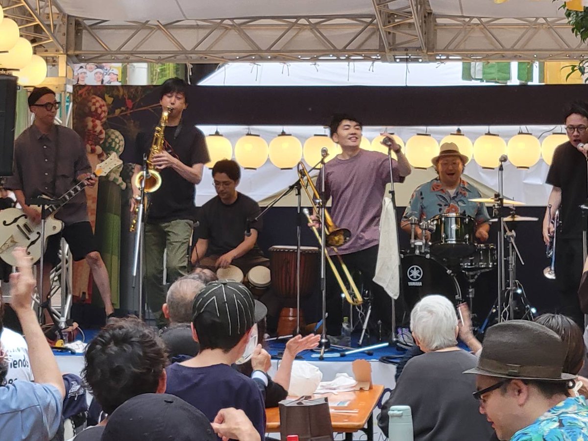 ohitsuji_za's tweet photo. Bang BAR SENDAIにて、

おひつじ座流星群のライブを観ていただいた皆さんありがとうございました‼️

沢山の皆さんの笑顔に包まれて、幸せなライブでした😊

また9/13にジャズフェスでお会いしましょう👋🏻

一番町四丁目商店街の皆様、定禅寺ジャズフェス実行委員会の皆様、ありがとうございました🙇🏻 https://t.co/ZQPR4a6XiA