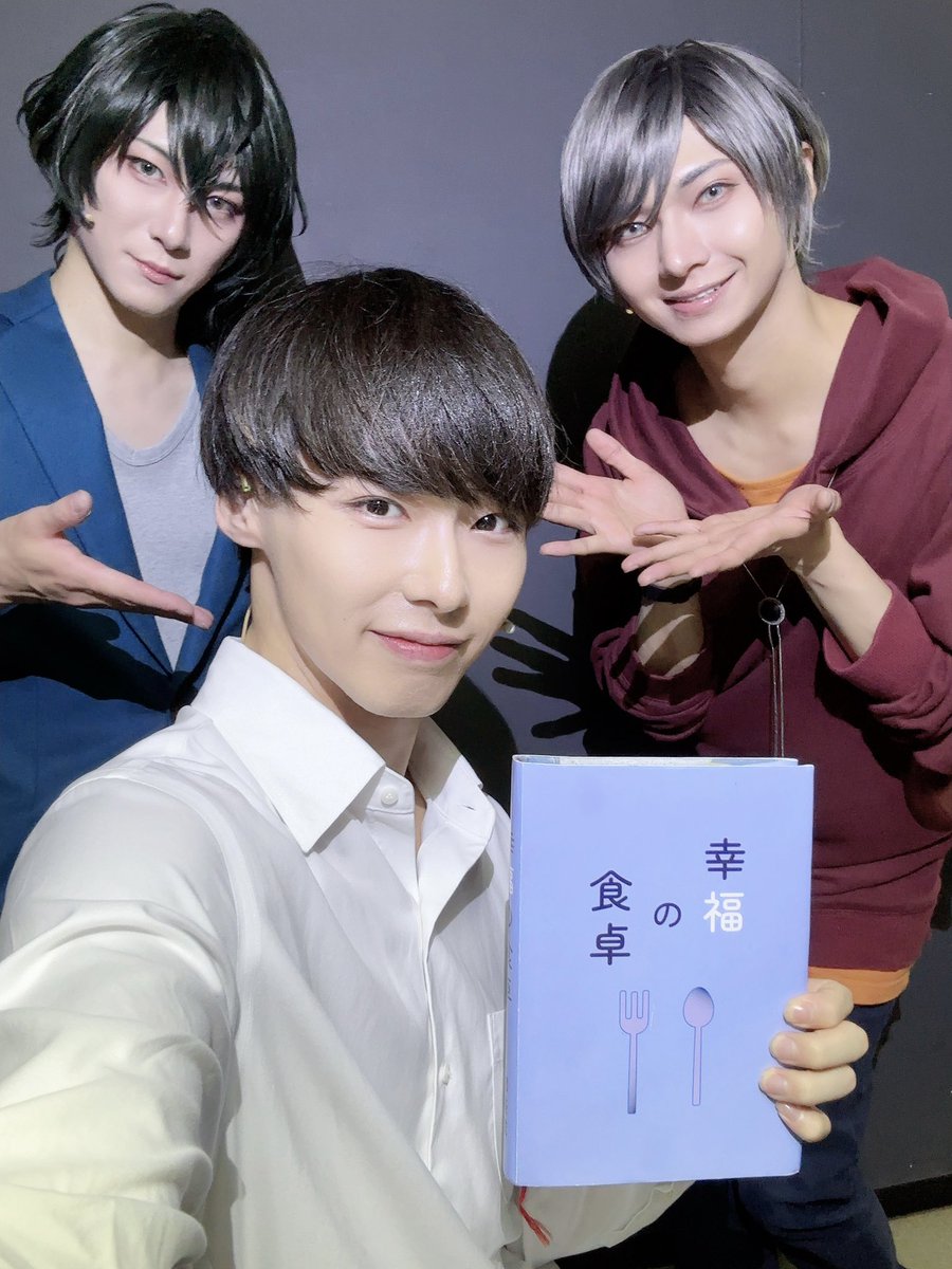Haruka0dayo's tweet photo. #舞台スタマイ
無事大千穐楽を迎え、舞台『スタンドマイヒーローズ』Season0～マトリ・都築兄弟編～』無事幕を下ろすことができました。
たくさんのご声援、ご来場誠にありがとうございました。
暖かいお客様でいっぱいで演者としてとても嬉しく楽しかったです✨️
本当に作品や役者愛に溢れた舞台だったと思います！
本当にありがとうございます！

マトリ編では
夏目ユウリ/山口昇
都築兄弟編では
幸大/プロデューサー
を演じさせていただきました。

感想等見ていてとても楽しく感激してくださったお客様が多くてとても嬉しいです。
本当にありがとうございました。

加藤悠