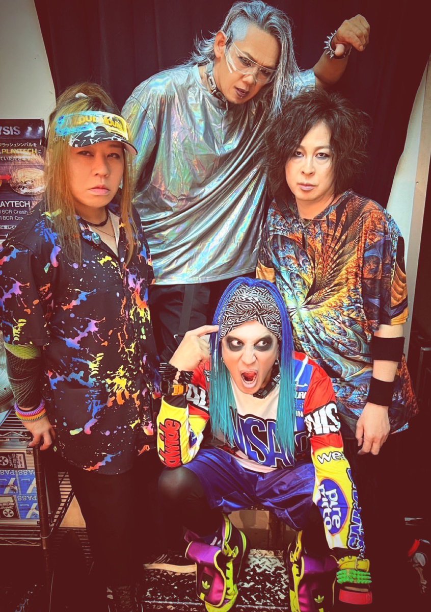 x_xKANABUNx_x's tweet photo. 昨日はナルシンのお誕生日でした。
はぴば〜☆

何やかんやW.A.R.P.歴代ドラマーで1番長く叩いてるのです。
これからもヨロシコちゃん☆ https://t.co/YXPd3aCYc7