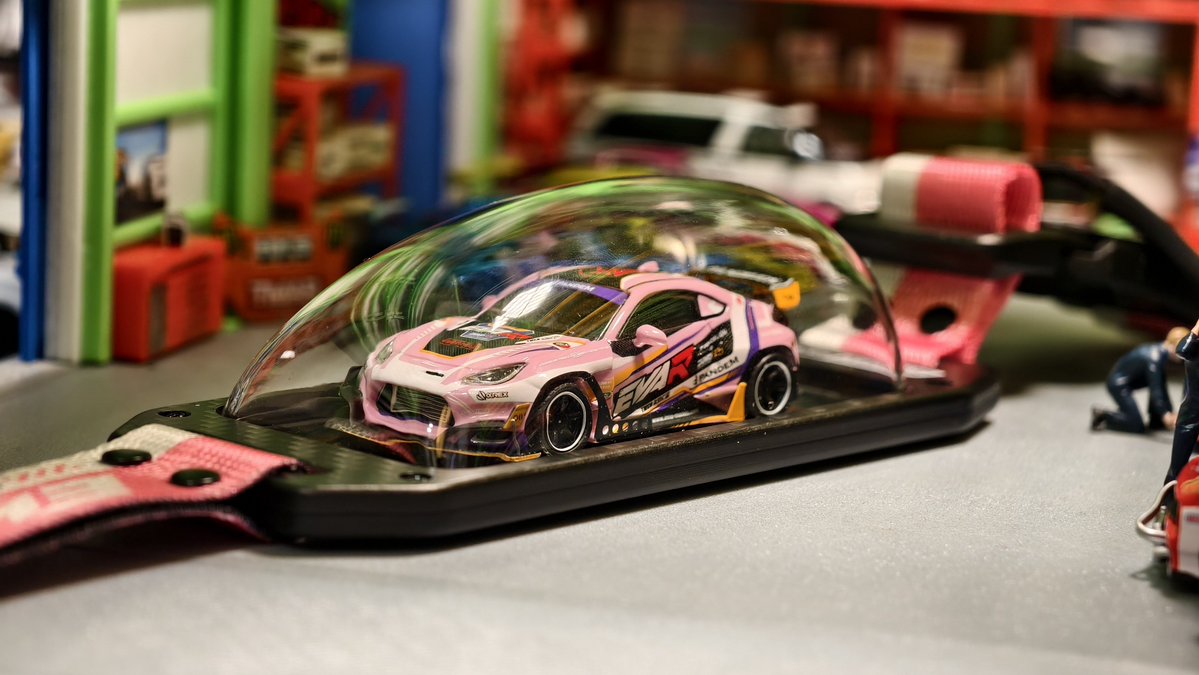 Giga_Penguin's tweet photo. Inno64 x Dstans EVA Pandem GR86 🤗

Car looks great but model car strap design feels silly.

You can hang the car on bags but can't take the car out or change cars without breaking rivet😵‍💫

Wasn't cheap too😵‍💫

Not a fan of this strap design😵

#164scale #164diecast #tmcs https://t.co/Pp4P66qzbB