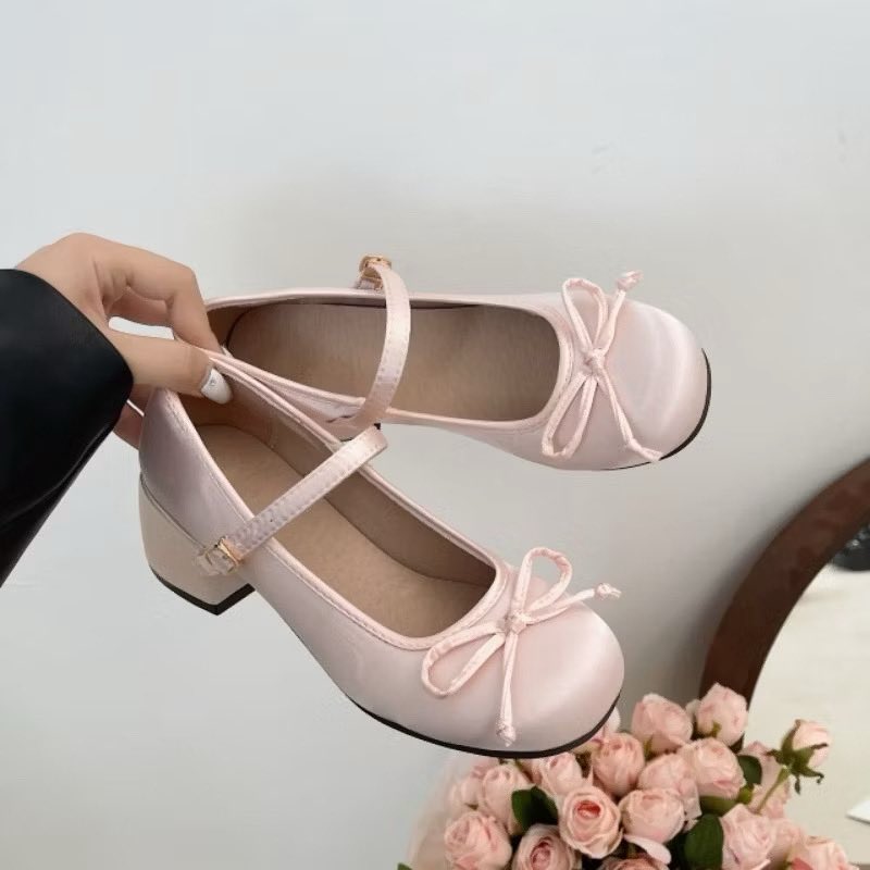 hiclevo's tweet photo. PLISS SEMUA ORANG HARUS TAUUU!!! heels secantik ini ternyata gak nyampe 100k 😭😭😭🫵🫵 Gak heran reviewnya bagus-bagus semua💓💓 https://t.co/bn6bssffdU