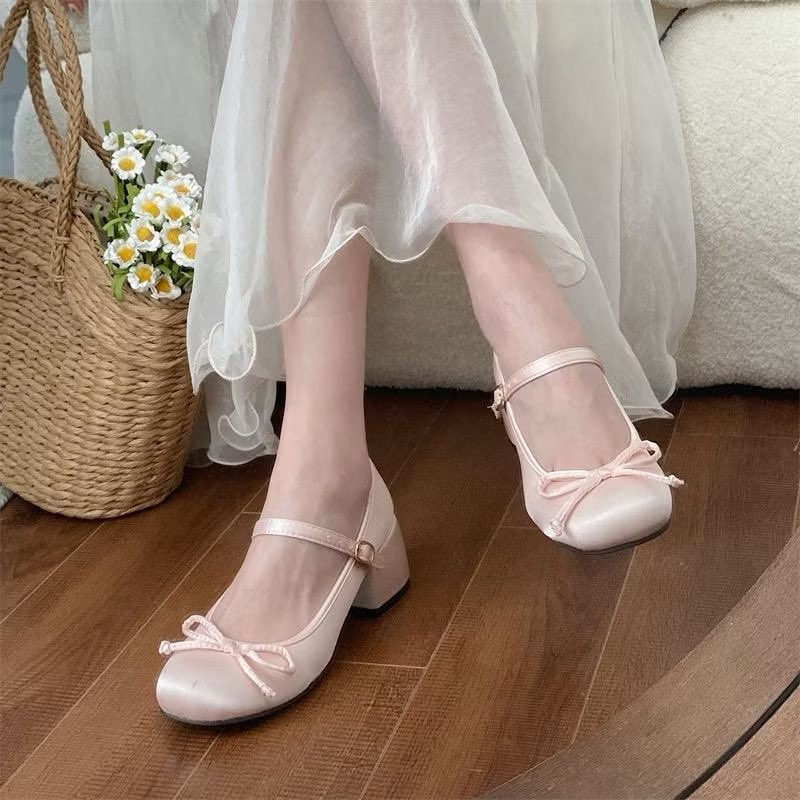 hiclevo's tweet photo. PLISS SEMUA ORANG HARUS TAUUU!!! heels secantik ini ternyata gak nyampe 100k 😭😭😭🫵🫵 Gak heran reviewnya bagus-bagus semua💓💓 https://t.co/bn6bssffdU