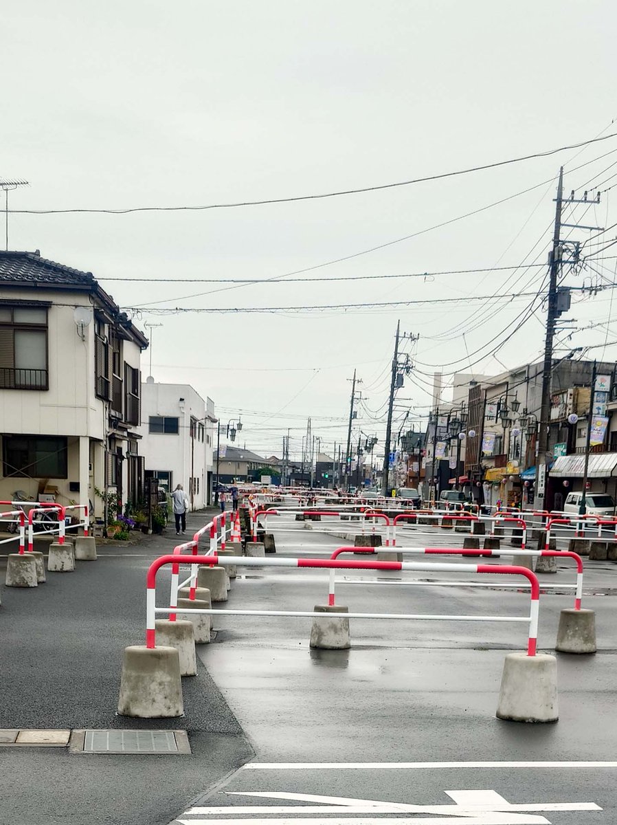 hirohiro_panda's tweet photo. 桶川駅東口

最後まで残っていた自転車預かり所がついに撤去
駅前から中山道までがほぼ見通せるようになりました

駅前の角に1軒残っていますが、新しく計画された駅前広場辺りまでは道路の拡幅も進められそうです

いよいよな感じがしますね😆 https://t.co/qV6hqgGFwQ