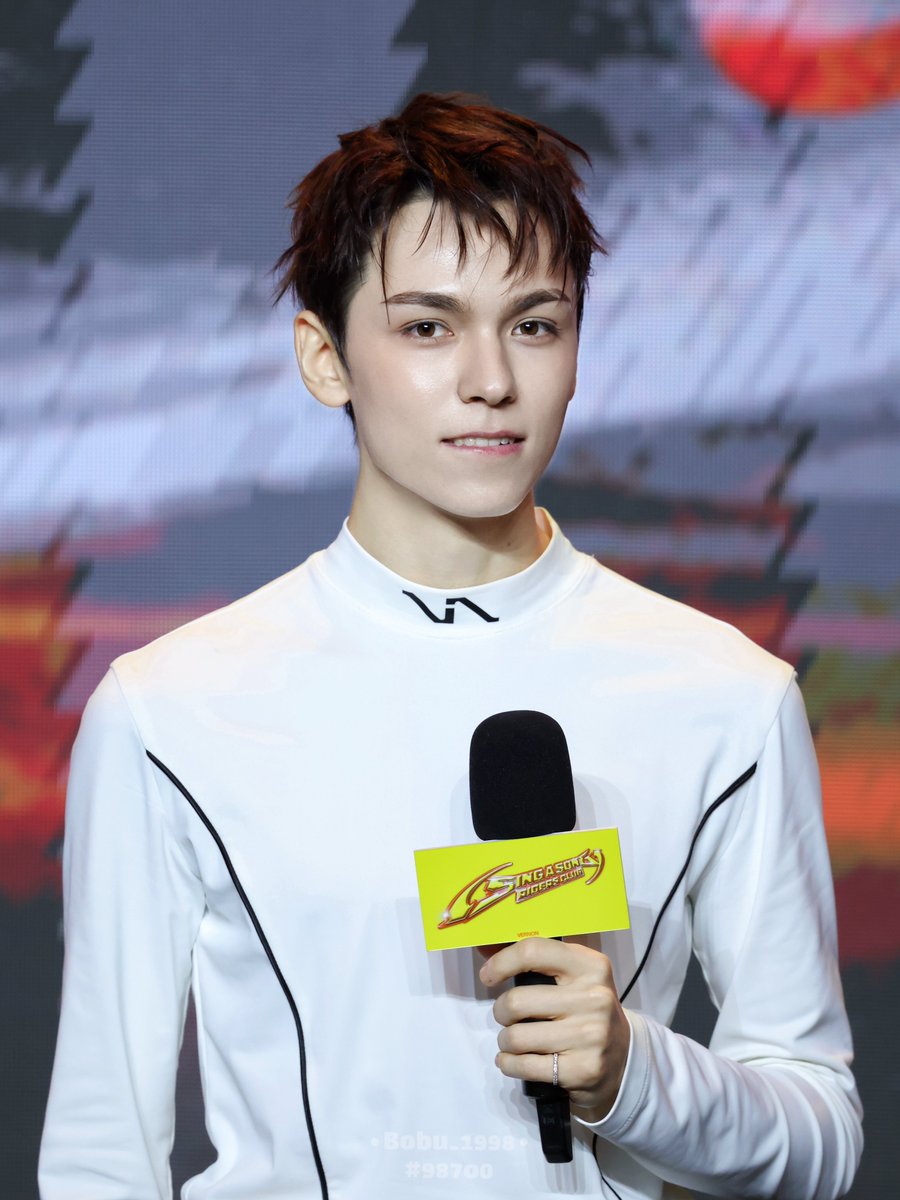 Bobu_1998's tweet photo. 260705
V8 SPECIAL FAN PARTY

#버논 #최한솔 #VERNON
#세븐틴 #SEVENTEEN https://t.co/Y40AvyE5wt