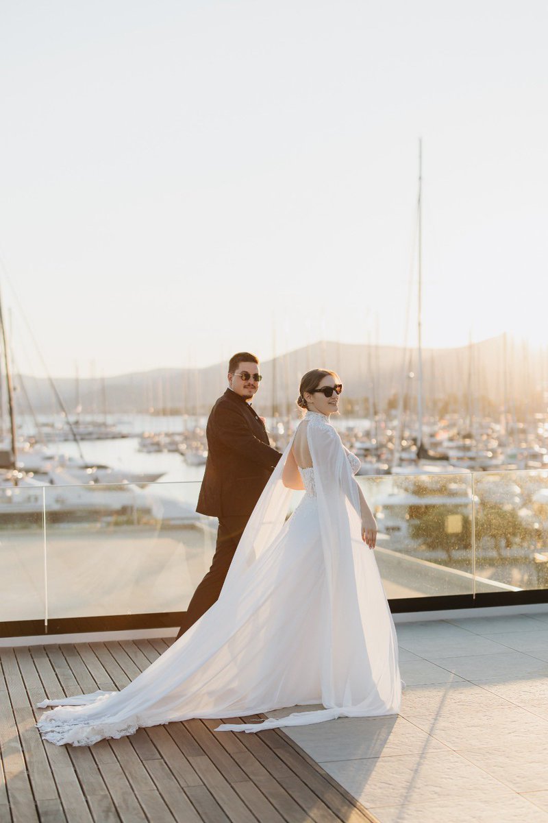 SpaceGalLu's tweet photo. HEAR YE HEAR YE THE WEDDING PICS ARE HERE https://t.co/FmVYAK18Oi