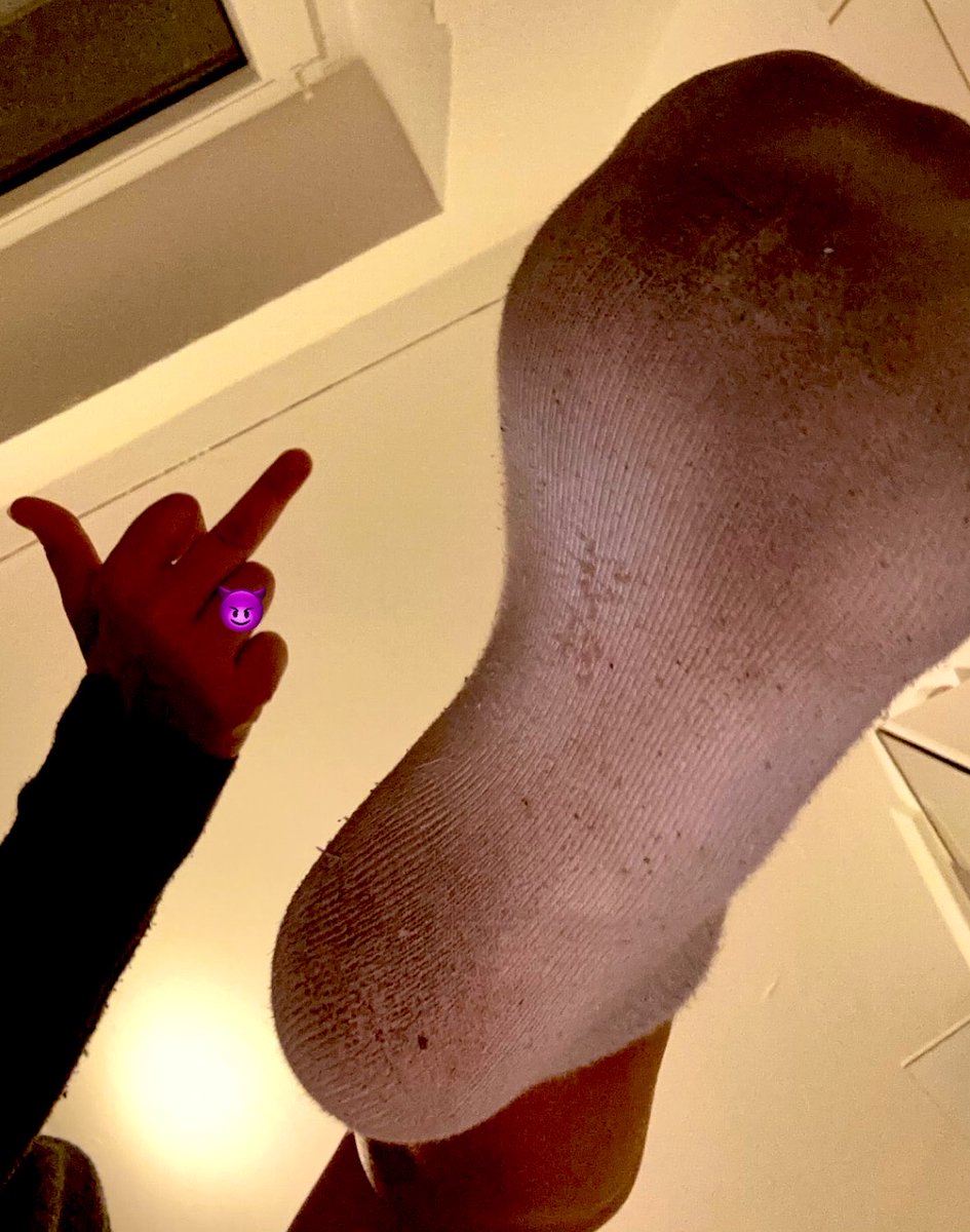LederLadyAmy's tweet photo. Du weißt genau wo du hingehört, Richtig unter meine Füße als Fußabtreter und fussablage. 🧎🏼‍♂️😈😍

#sklave #fussklave #findom #finsub #mistress #feetfetısh #feetsession #blackmail #drain #erniedrigung #zahlsklave #hund #cashandgo #dominace #sub https://t.co/gCEuTZpP7f