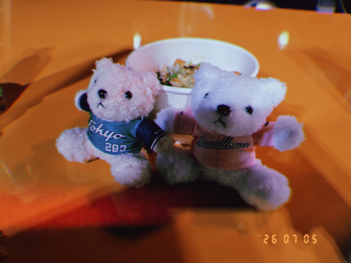 ChieNovember30's tweet photo. お腹いっぱいなったし花火見れたしまあいいかぁ https://t.co/maZWVOwAzj