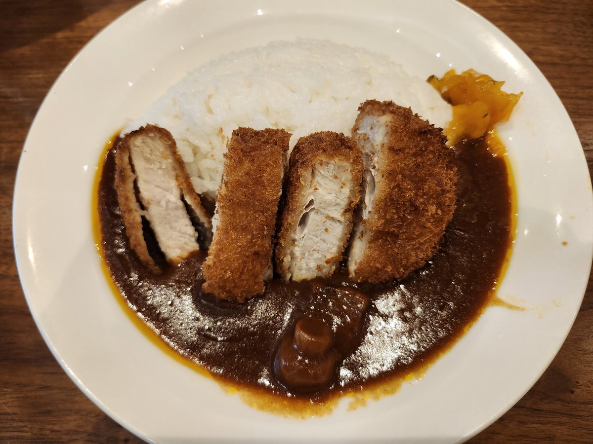 Hideki5931's tweet photo. 珈琲館のカツカレー。
ナチュラルで断面を見せるスタイル。

#ランチ https://t.co/e9FYqWoKYW