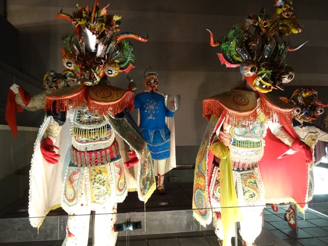 rock_54s's tweet photo. リトルワールド　ボリビアの巻（３）

オルロのカルナバル（カーニバル）
南米三大祭りのひとつ
踊りというものは全くなかったけど、衣装を身に着け、参加したのが懐かしい
＃リトルワールド　＃ボリビア https://t.co/8b16Jq6kYT