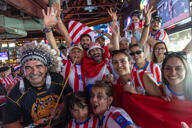 Beyondfussball_'s tweet photo. @ZonaBayern @DortmundLensID @SpieltagIndo @CityzensIDN @cityzens62 @InsBola @ConmebolID Kini Paraguay telah tersingkir, tapi Piala Dunia 2026 telah menjadi saksi luar biasanya perjuangan Los Guaranies hingga titik darah penghabisan. Tak kenal takut &amp; pantang menyerah. Sampai jumpa di edisi berikutnya Paraguay. What a journey.

Keep the La Garra Guarani spirit alive! https://t.co/V1U5vNVHLo