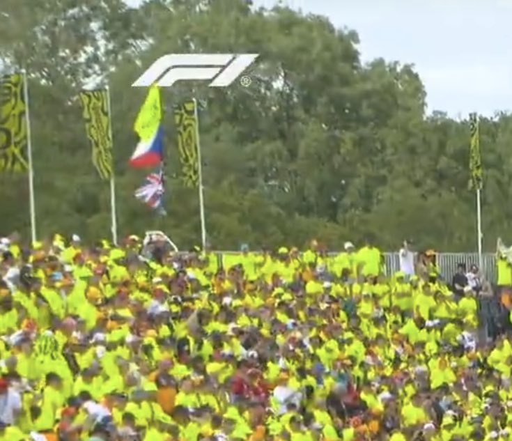 anna_tpwk94's tweet photo. the czech flag at the landostand! https://t.co/D80dbTY1HI