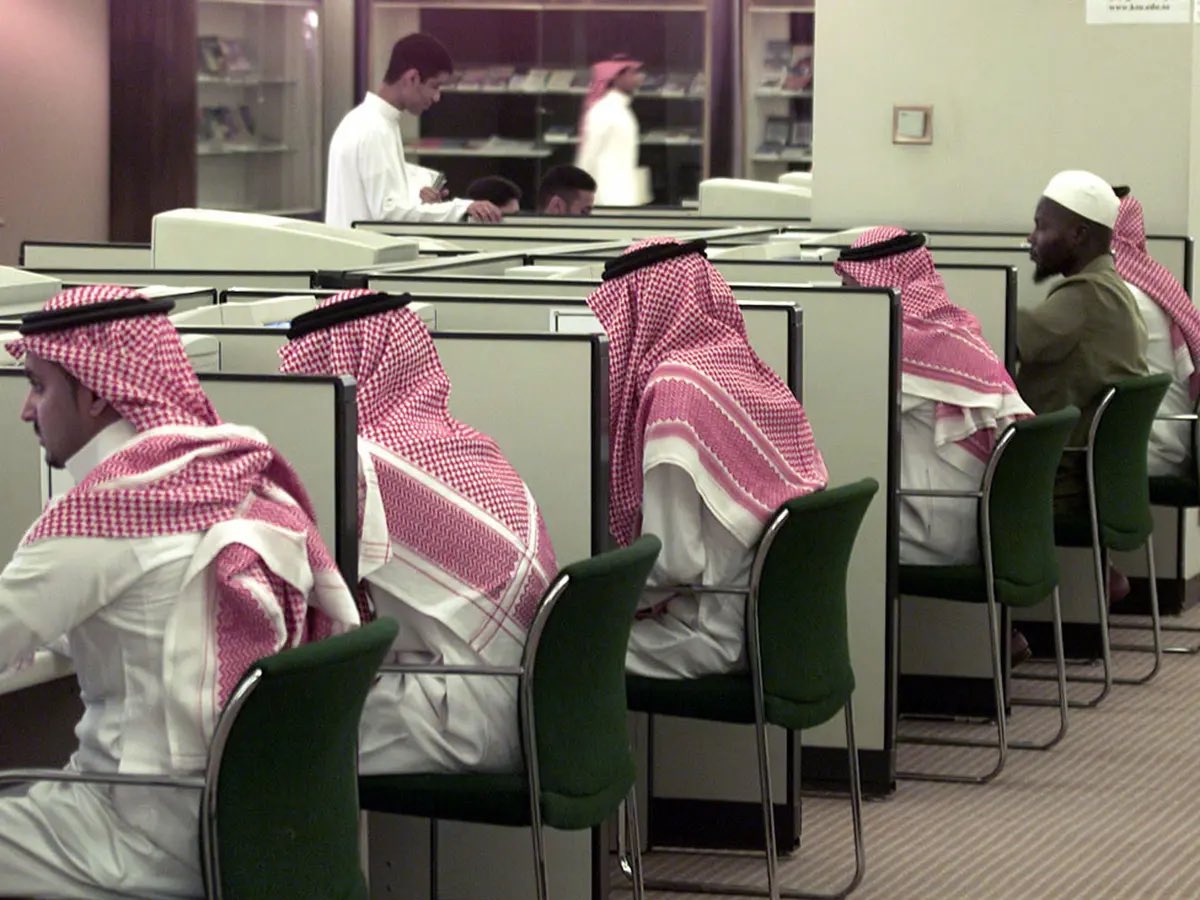 NewslyKSA's tweet photo. 🇸🇦 توزيع السعوديين العاملين حسب القطاعات خلال الربع الأول 2026

👥إجمالي الموظفين السعوديين 4.22 مليون موظف
🏢القطاع الخاص يستوعب 2.6 مليون موظف (61%)
🏛️ القطاع الحكومي يضم 1.1 مليون موظف (26%)
📊 القطاع العام يشغل 514 ألف موظف (12%) https://t.co/lvi3e45QFj