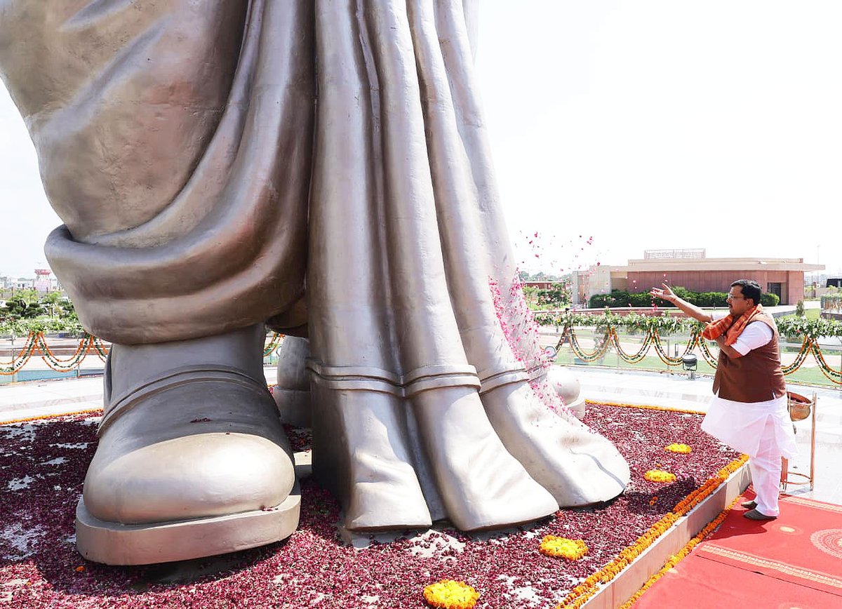 myogiadityanath's tweet photo. विश्व के सबसे बड़े राजनीतिक दल @BJP4India के मा. राष्ट्रीय अध्यक्ष श्री @NitinNabin जी एवं मा. राष्ट्रीय महामंत्री (संगठन) श्री @blsanthosh जी की गरिमामयी उपस्थिति में आज राष्ट्र प्रेरणा स्थल, लखनऊ में आयोजित 'शक्ति केंद्र संयोजक सम्मेलन' में सम्मिलित हुआ।

इस अवसर पर @BJP4UP के मा. प्रदेश अध्यक्ष श्री पंकज चौधरी जी, मा. उपमुख्यमंत्री द्वय श्री केशव प्रसाद मौर्य जी व श्री ब्रजेश पाठक जी, मा. प्रदेश महामंत्री (संगठन) श्री धर्मपाल सिंह जी एवं अन्य गणमान्यों की भी उपस्थिति रही।

शक्ति केंद्र सुदृढ़ और बूथ मजबूत है तो विजय सुनिश्चित है। भारतीय जनता पार्टी प्रत्येक शक्ति केंद्र को सशक्त बनाने के लिए निरंतर कार्य कर रही है। 

सभी शक्ति केंद्र संयोजकों, पदाधिकारियों और कार्यकर्ताओं का हृदय से स्वागत एवं अभिनंदन।

@mppchaudhary
@kpmaurya1
@brajeshpathakup
@idharampalsingh