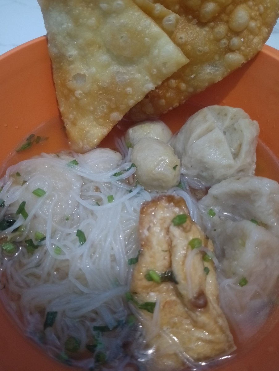 bewynaa's tweet photo. in this economy baso malang di rumah aku harganya masih 10k, murah apa emang segitu ya harganya? https://t.co/0XyDvM1UBs