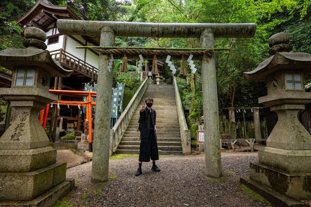 fudomyotaro's tweet photo. 岩谷弁財天大神⛩️

大阪府八尾市の岩戸神社に祀られ、「岩屋弁財天」とも呼ばれます。御神体は岩山全体とされ、弘法大師空海が天照大神高座神社参拝中、神託を受けて創建したと伝わります。江戸時代には商売繁盛の神として大阪の人々の篤い信仰を集めました。 https://t.co/MREXEwY1Ka