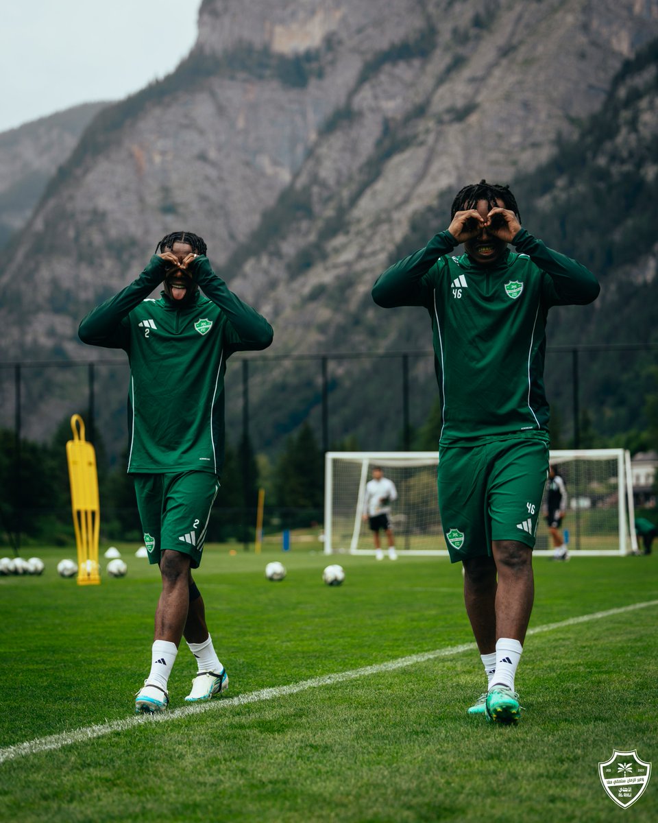 ALAHLI_FC's tweet photo. من مران أبطال النخبة اليوم 💪

#الأهلي | #بطل_القارة_في_النمسا https://t.co/jIFayUKVaO