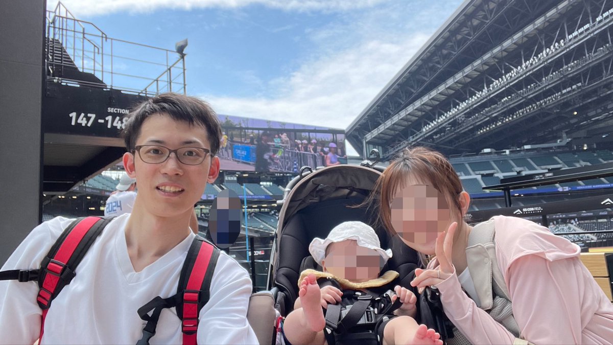 HCS5310's tweet photo. 今年もエスコン10kmを走ってきました🏃‍➡️

タイムは1時間超えで、昨年より少し遅い結果に😖

娘は初めてのエスコン🏟️
ルーフオープンデーで楽しめました😊

右膝をしっかり治して、次は札幌ハーフマラソンに向けて頑張ります💪 https://t.co/wBX12ZADDu