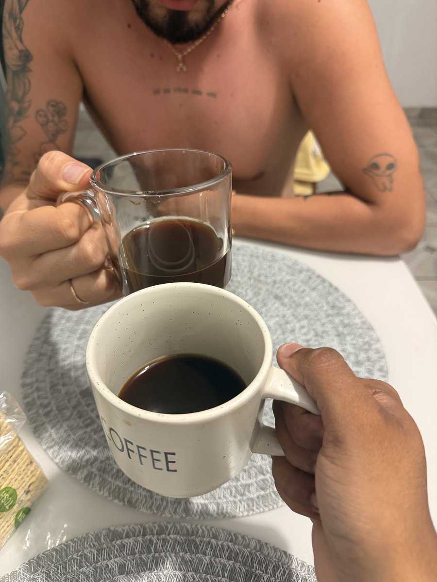 Acr25__'s tweet photo. Despertar a tu lado y compartir contigo la primera taza de café del día! ❤️‍🔥 https://t.co/roiX8bNNh9