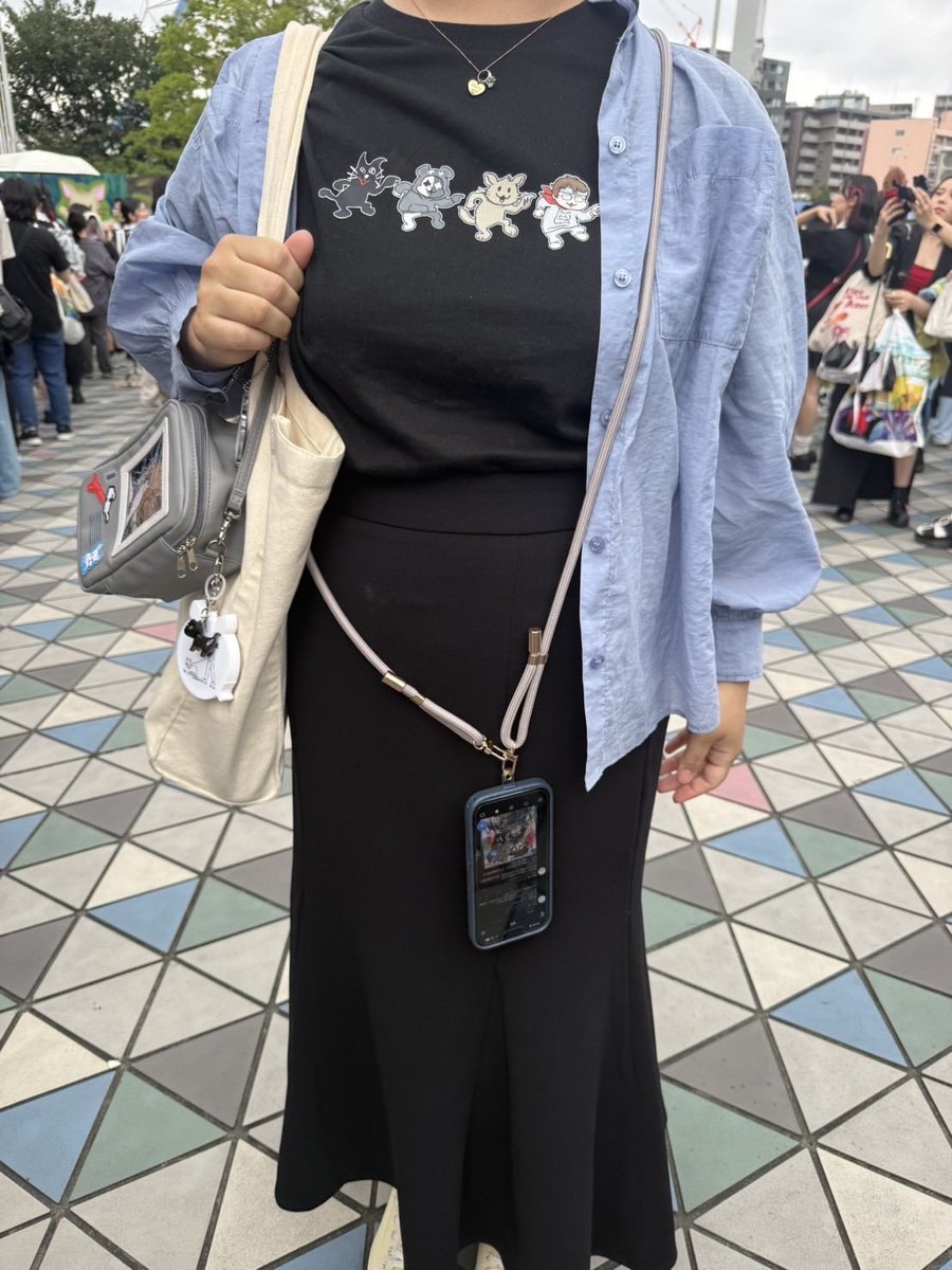 Agehalove05's tweet photo. @6Yg3w76815 この格好の物が行きますので見つけたら呼び止めてください。 https://t.co/FZ24VsZhai