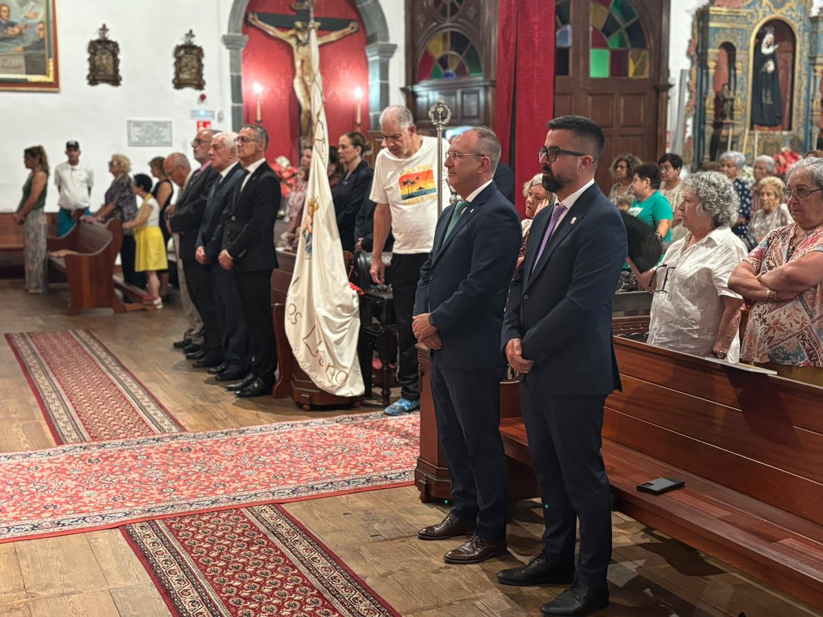 CabLaPalma's tweet photo. La memoria de quienes han formado parte de la historia de nuestros municipios merece ser preservada.

Por eso, hoy participamos en la misa ‘in memoriam’, en homenaje a los alcaldes de Los Llanos de Aridane. https://t.co/JrnQCG3J5S