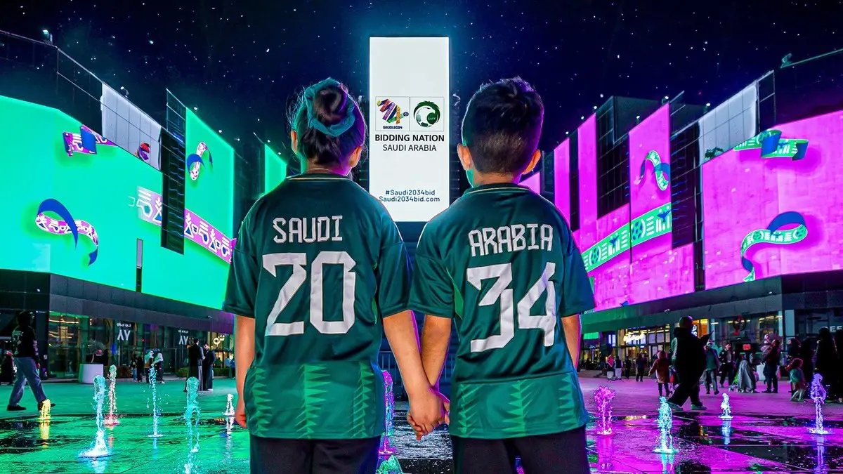 DoaaDoaamahamed's tweet photo. من مونديال 1930 إلى #السعودية2034 ⚽️🇸🇦
تقرير مميز من شركة صكوك المالية يطرح سؤال جوهري: كيف نحول بطولة مدتها شهر إلى استدامة وقيمة اقتصادية تعيش لسنوات؟ ويستعرض التحول التاريخي للمونديال كأكبر مشروع اقتصادي رياضي 📈 استضافة استثنائية وبناء للمستقبل 🚀
 #كأس_العالم_2034 https://t.co/XXXNKeaRRa