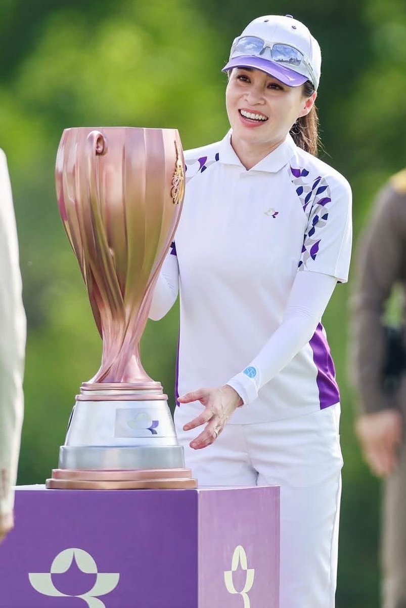 NWSTFDMK's tweet photo. 💜👑💓
ภาพต้นฉบับจาก all Thailand Golf Tour https://t.co/6lttTC2t1D