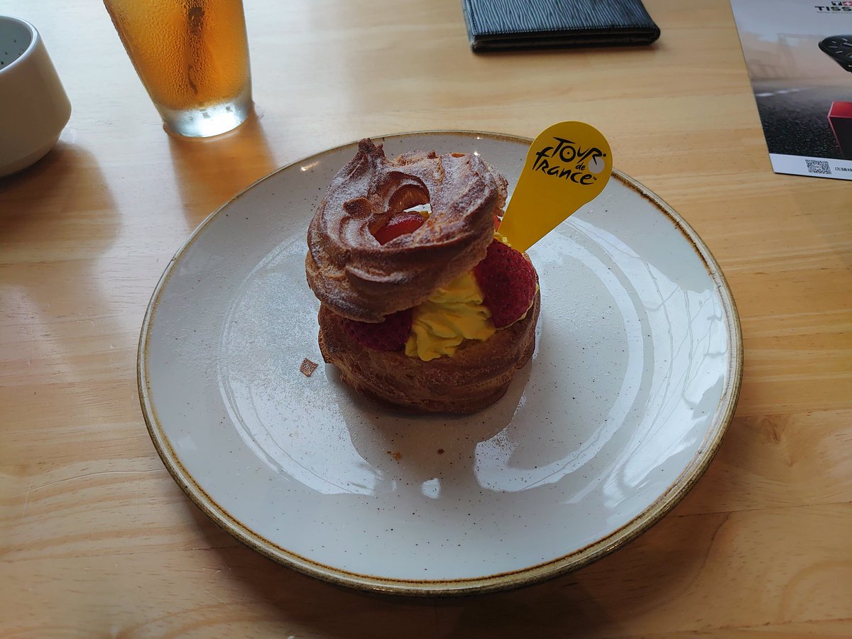 mutsukia's tweet photo. ツールカフェ行って来ました
ジャージ見ると三次元にキャラがいる感覚が強くなって楽しいですね🥰🥰 https://t.co/EUGlyEoeNc