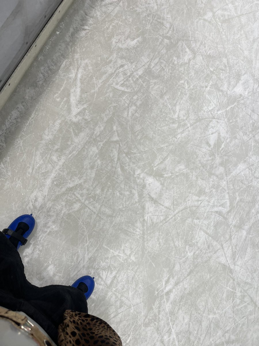 GeneveAngeline's tweet photo. ice skating dalam keadaan baddie https://t.co/0jRfXvjrv4