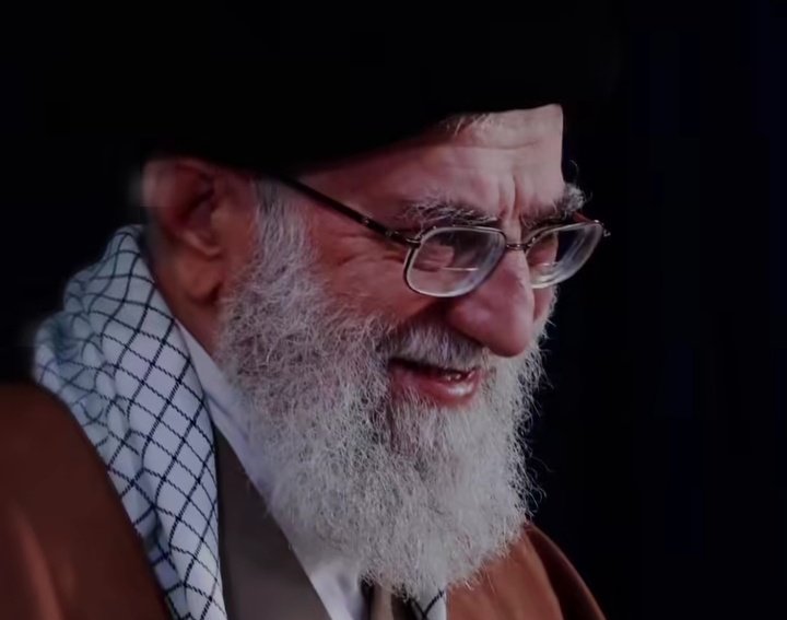 Niyayesh203338's tweet photo. هم نشين امام حسين باشه رهبرمون كه ما رو تو دنيا سربلند كرد  و اولين كشورى هستيم كه جلو زورگويى امريكا ايستاديم
#حی_علی_التهران https://t.co/aNafD89pkS