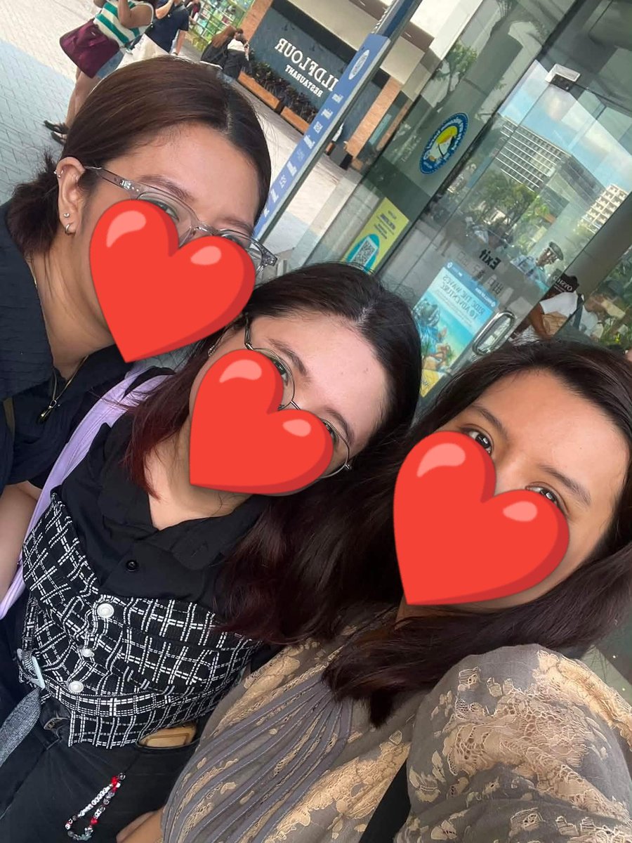 heyyounjin's tweet photo. finally 🥹❤️ after 3 years!!

@mnhsaurus @_hyunez 🥰 https://t.co/rMcKT7vG9k