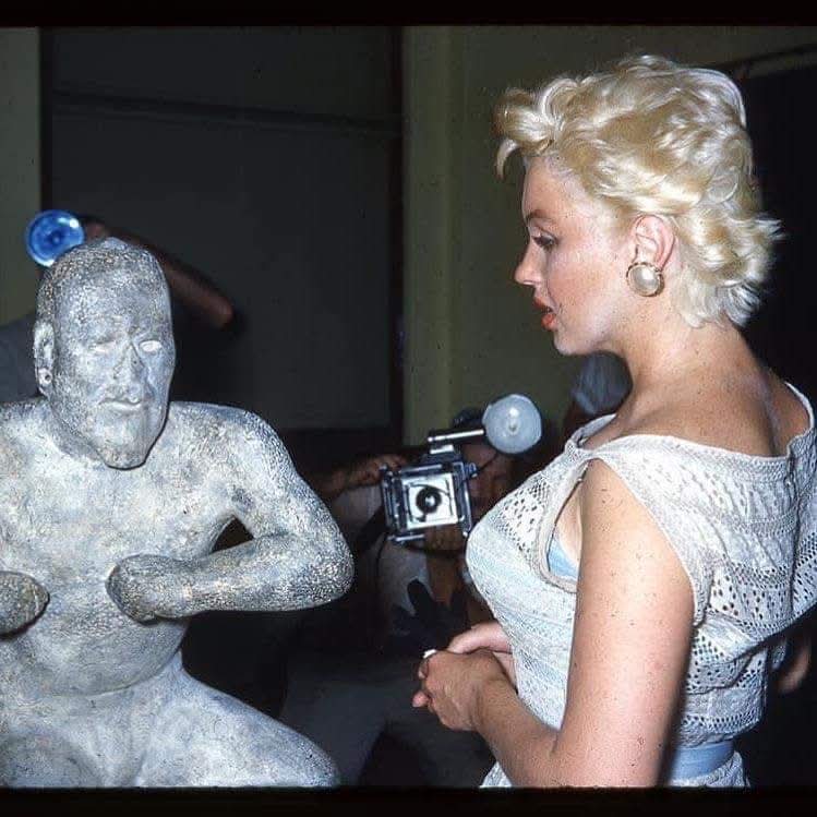 Clubpassionmar2's tweet photo. Bonne journée de dimanche.
Have a sweet Sunday.
#marilynmonroe #Marilyn #clubpassionmarilyn #EveArnold #bement #muséedesartsprimitifs https://t.co/ifw6c7mheb