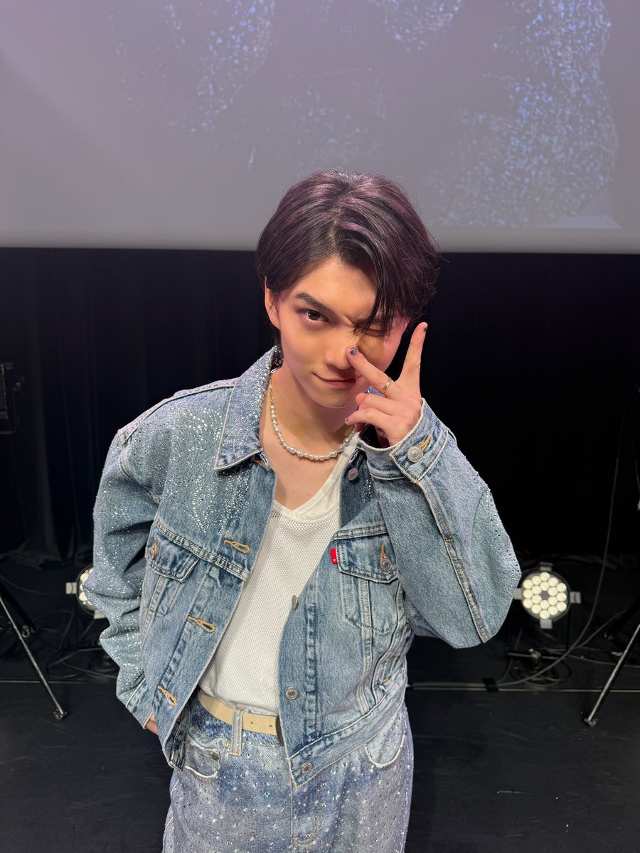 kizu_tsubasa's tweet photo. 取り急ぎ！

終わった今想いが沁み渡ってくる。

でもこの先もずっと一緒だ！

最高の景色をありがとう！！！

みんなに届けたかった！歌ってよかった！

ライブまたやろうぜ！俺も応援してるよ、背中押し合いっこだ！！

風呂入って寝るんだよ！ありがとね。

愛してます！

またゆっくり語るよ。(木津つばさ)