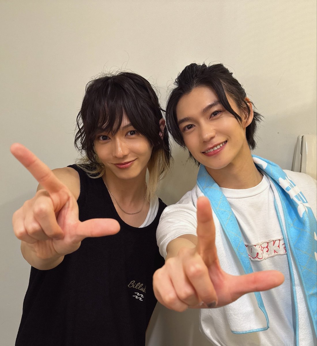 kizu_tsubasa's tweet photo. 取り急ぎ！

終わった今想いが沁み渡ってくる。

でもこの先もずっと一緒だ！

最高の景色をありがとう！！！

みんなに届けたかった！歌ってよかった！

ライブまたやろうぜ！俺も応援してるよ、背中押し合いっこだ！！

風呂入って寝るんだよ！ありがとね。

愛してます！

またゆっくり語るよ。(木津つばさ)