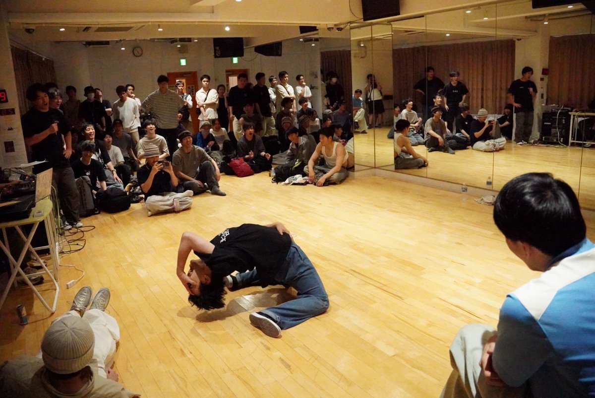 nico000as's tweet photo. 【build-out Masters vol.1】
🏆優勝🏆
Dobby

🥈準優勝🥈
bboy festa

過去のbuild参加者集めた記念すべき1回目のビルマスの優勝者はDobby🔥
top4からは特に内容濃ゆくなって最高だったなー
個人賞は成長込みでまきの👏

#build_out https://t.co/qwKEOoWSDC