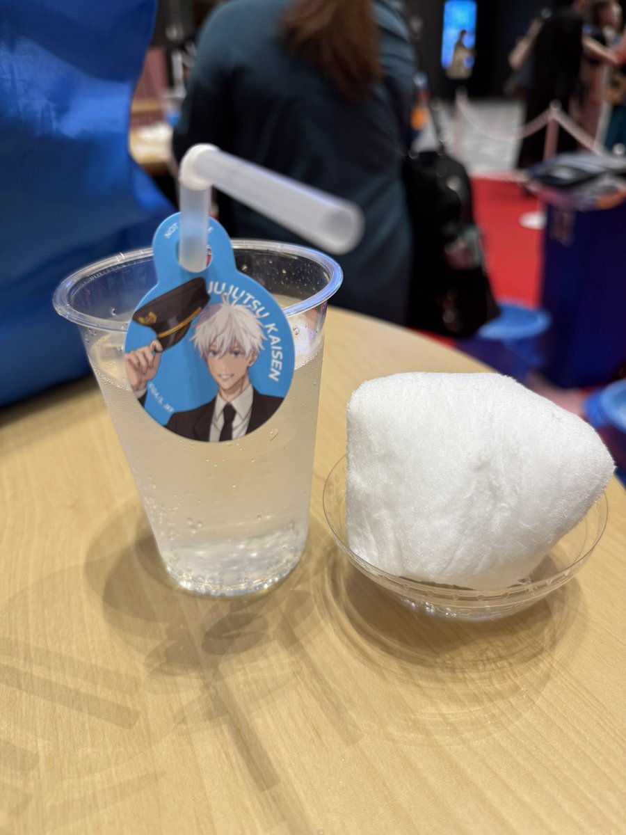 riotuyukusa's tweet photo. 昨日は朝から羽田空港一日中堪能してきました♪
朝からだったので限定50個のドリンクも滑り込みできて良かったです✨
まあまあ推しも引けたしメニューは制覇できたので良しとします〜✨ https://t.co/l9ohbhFvjS