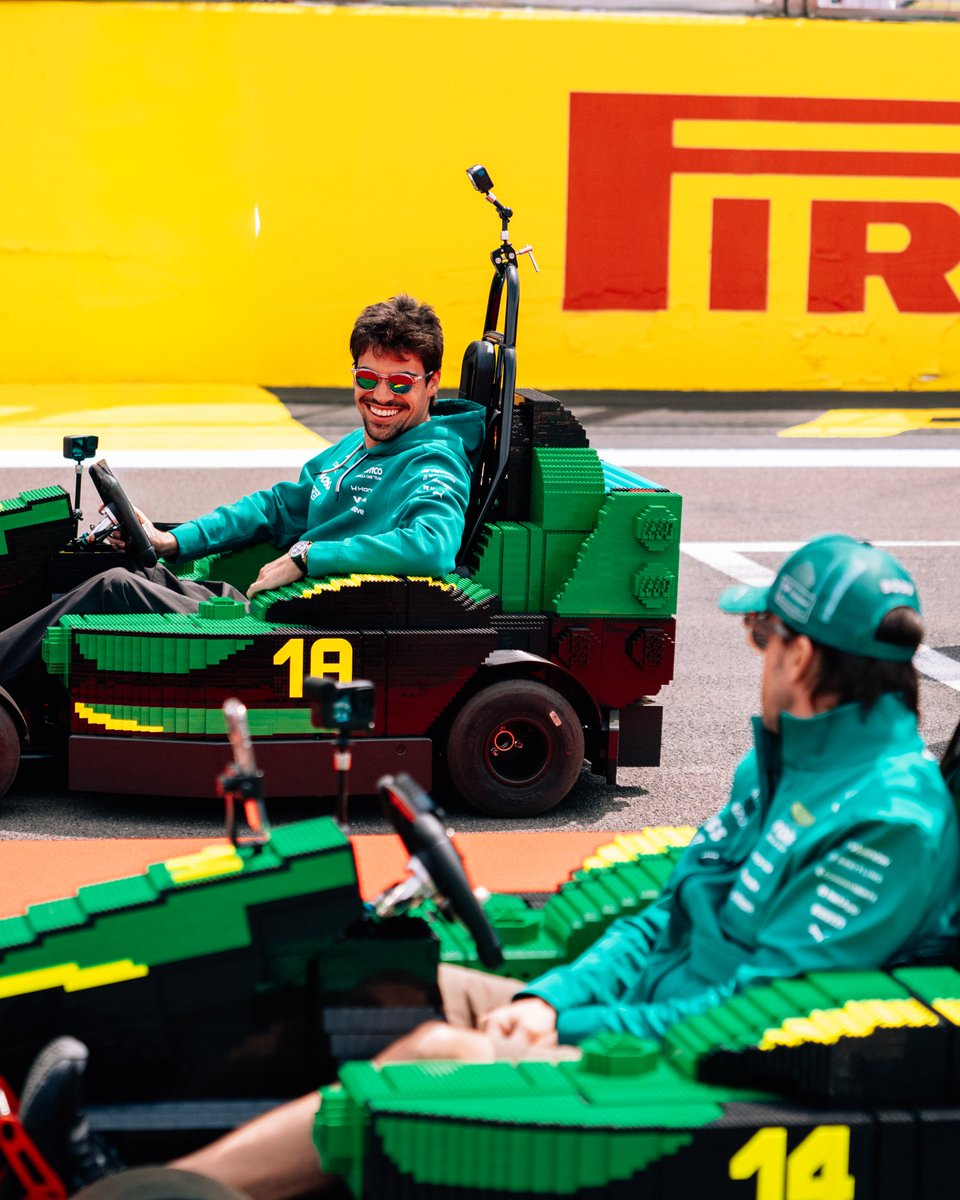 AstonMartinF1's tweet photo. Drivers' Parade scenes.

#BritishGP @LEGO_Group https://t.co/KmWmf7fodW