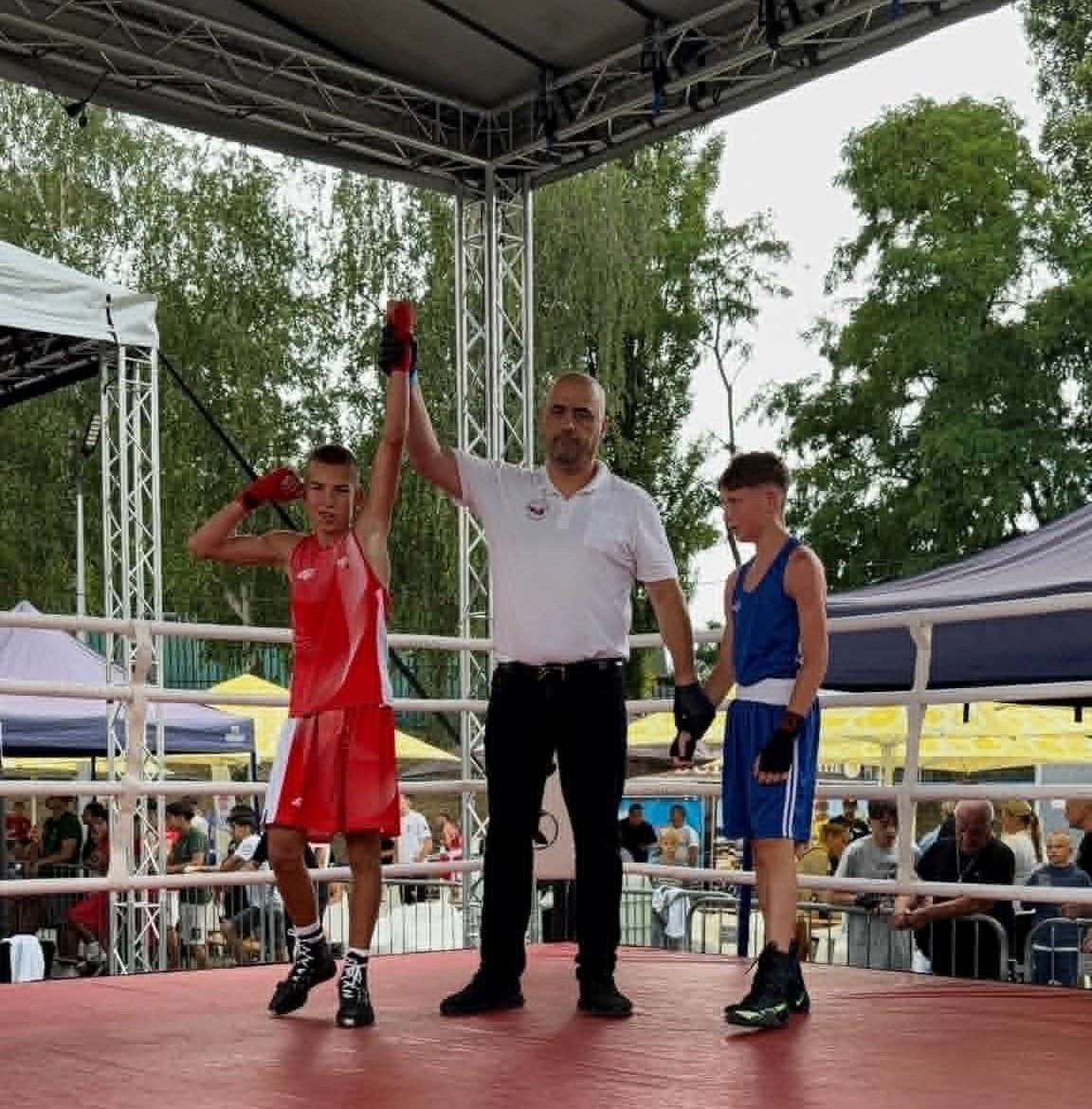 WislokRzeszow's tweet photo. Krystian Sokołowski bardzo dobrze pokazał się na Międzynarodowym Turnieju "2026 Olympic Hopes Boxing Tournament" w Bratysławie. W sobotę uznaje wyższości Węgra Zsombora Vajmi a w niedzielę pewnie pokonuje Chorwata Jakova Brajkovica. Brawo Krycha!
#Rzeszów #PZB #Podkarpackie #info https://t.co/z1MdOn4TRo