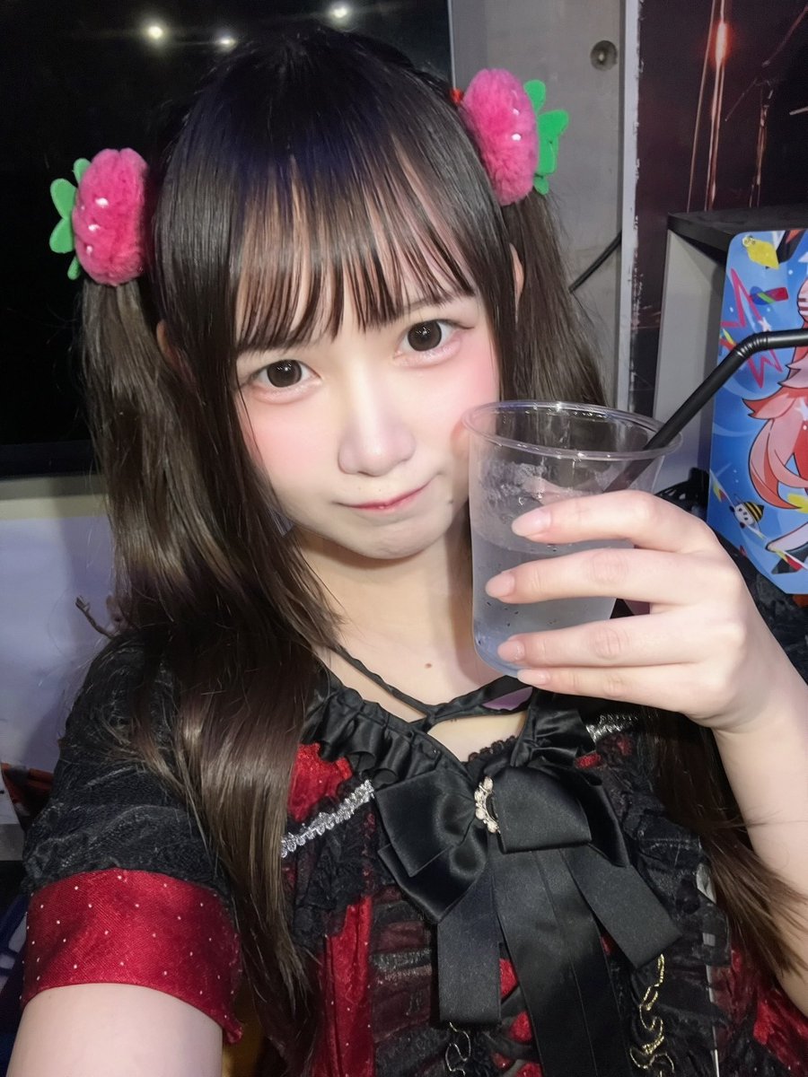 skill_sumire's tweet photo. 7/5
1本目ありがとうございました！朝（？）からすみれ推しｻﾝに会えてハピだったよჱ̒⸝⸝> ·̫ <⸝⸝ᐡ✨️
久々に会えた方も、3日連続で会ってくれた貴方もありがとう♡初めましてさんもありがとう❕KPOPの話できて鳥肌立つくらい興奮した😻笑またお話しようね😳
2本目ありがとうございました！誰が見てくれてるかなーと心配してましたが目を合わせてくれたりニコニコしてくれて嬉しかったヨ💖スキルスキさんありがとう！
3本目ありがとうございました！ここでもすみれ推しに会えて嬉しかったー🥰距離の近いライブで楽しかったし、話したいこと盛りだくさんで幸せやったよ🥺スキルスキさん、LIVE楽しんでくれた貴方、ありがとう🫶🏻✨️
 #SKILLoflight  #朱城すみれ