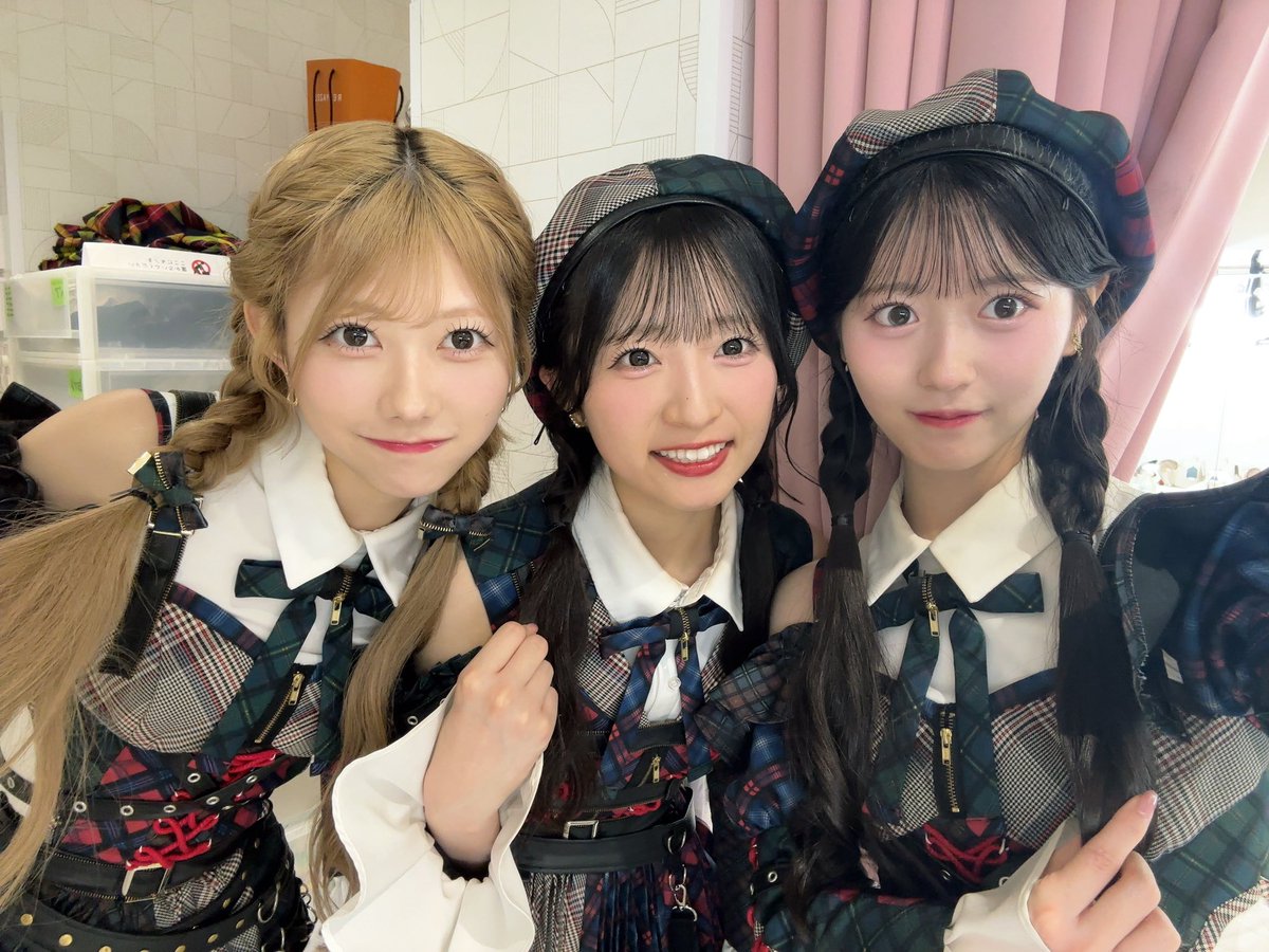 azuki_yagi0322's tweet photo. ここからだ昼夜公演
ありがとうございました〜！
4回連続で劇場出演できて最高な気分です😁💓
みんなもこの2日間笑顔になってくれてたらいいなぁ〜！！！ https://t.co/T2jrYkBDx3