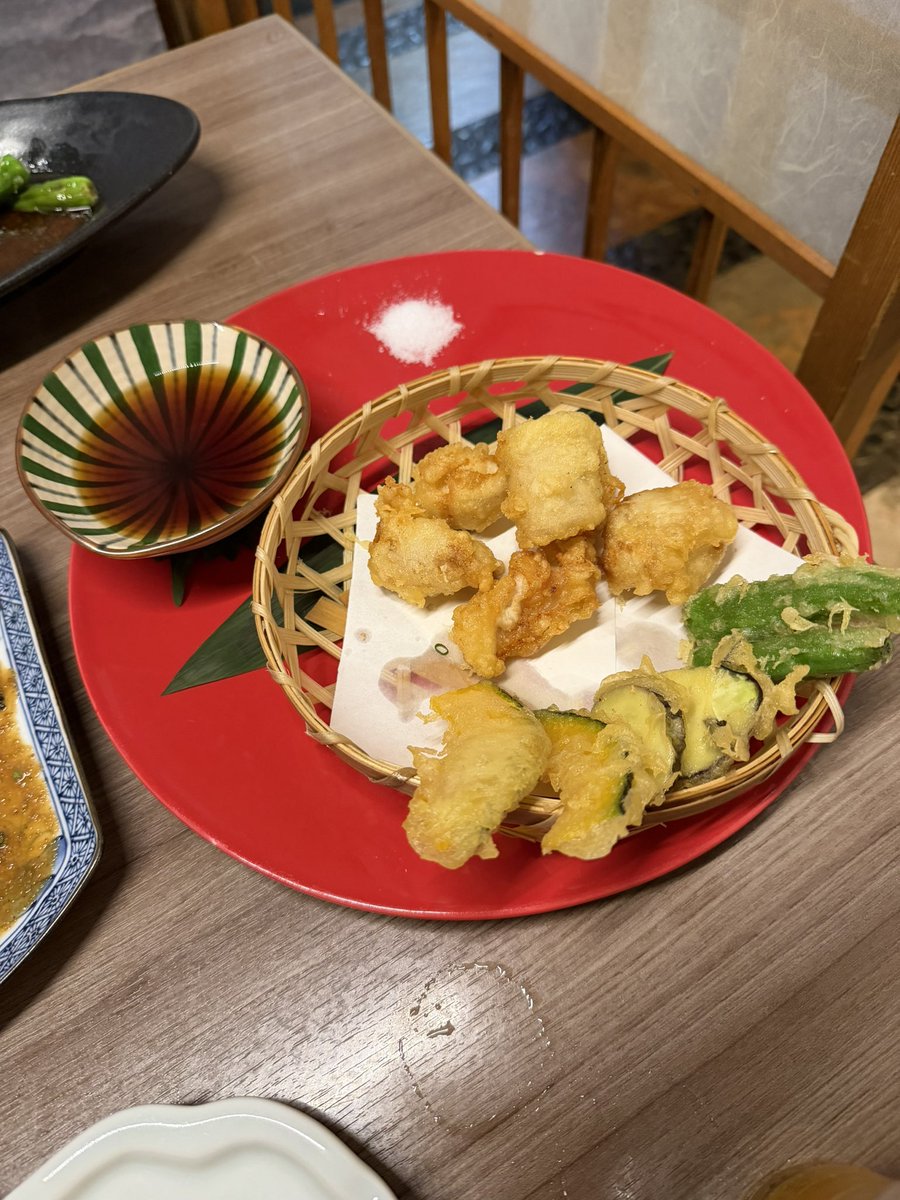 ogisan56's tweet photo. 超絶全力全開福岡満喫中！！！全部美味い。酒が進みすぎる🍶 https://t.co/TzyzMFUdoe