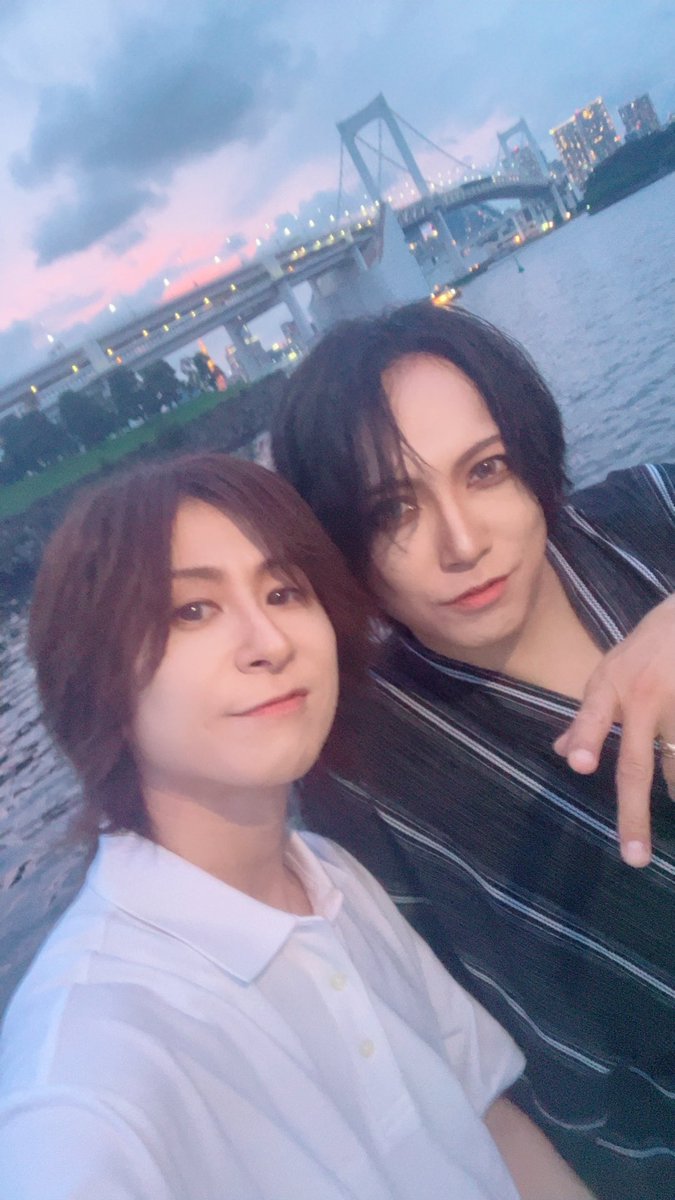 iketeruki's tweet photo. 本日はKAKURIYO PANDA. LIVE、昨日は屋形船、

2日間にわたって彼の誕生日を祝わされ、じゃなかった、お祝いしました！一緒に楽しんで下さった皆さんありがとうございました！✨✨2日間本当にあっという間で僕も楽しかったです！

水を一口飲んで蓋をしてすぐに開けて飲まない謎行動も技術のうち！！ https://t.co/toaW5GXvc5
