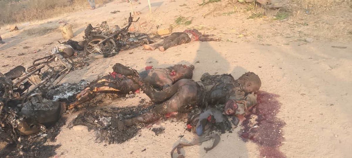 Alix_rdc's tweet photo. Des congolais massacrés sur le sol congolais par les rwandais, avec la complicité d’autres congolais. Leur vie ne vaut tellement rien qu’ils n’auront pas droit au communiqué de la @Cenco_officiel . Maudits soient tous les traîtres à la nation. https://t.co/kE7G6sfHen