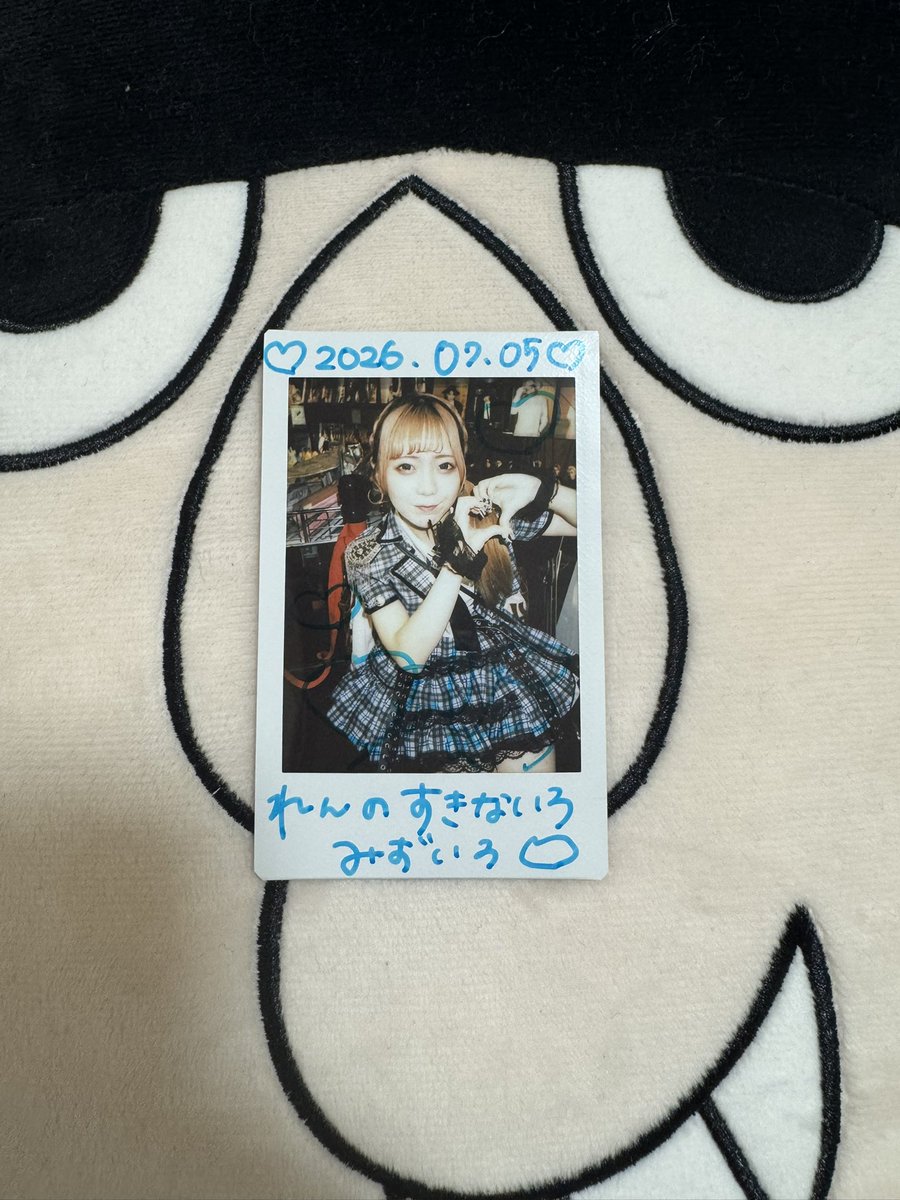 Ren0112M's tweet photo. 今日の推し事2
なにか水色のものがあれば買うね笑
ちなみに初めてチェキ撮ってもらった！
#乃苺みくる https://t.co/HP4znOyj4W