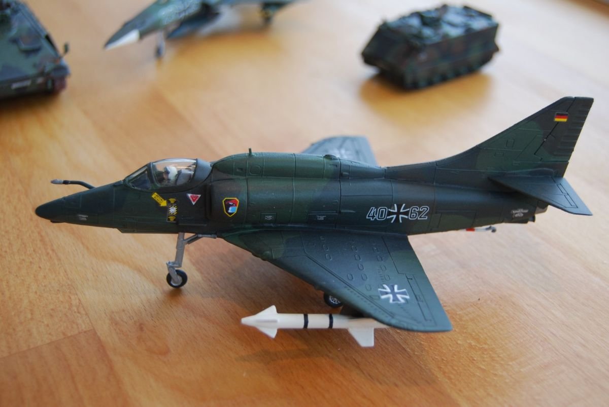 Scratchbr1's tweet photo. Showcase-Sunday: Luftwaffe Douglas A-4, JaboG 41, 1983 (Matchbox, 1/72)

More: https://t.co/EPawUSBj8p

#Scalemodels #Whatif #Matchbox #Luftwaffe #A4 #Douglas #codlwar https://t.co/mbcQTJYme6