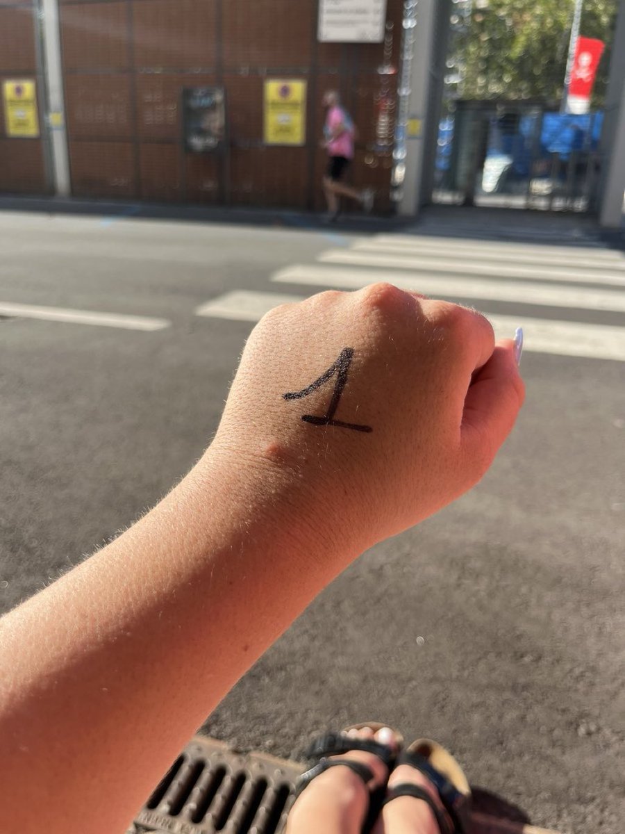 lluchinoo_'s tweet photo. e con quasi un anno di anticipo inizio la coda per l’early entry di elodie al forum del 2027 https://t.co/16vggsakgi