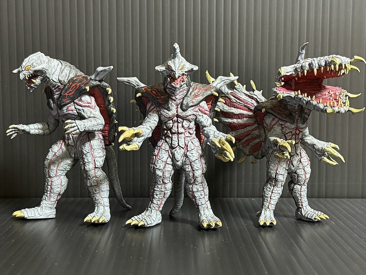 alien_quien's tweet photo. 3体同じような塗装するのカロリー高かったけど、レッサーボガール昔から揃えたかったので大変満足 https://t.co/WejYhCp6BG