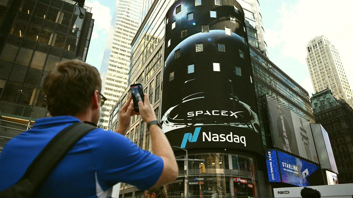 African_4_life's tweet photo. SpaceX $SPCX is joining the NASDAQ 100 $QQQ ETF this week — big move 🚀 https://t.co/E5ksqTldpN