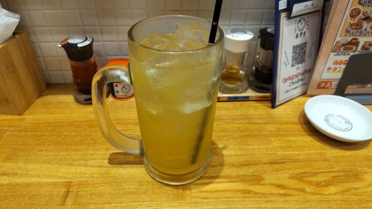 seteyan38's tweet photo. 仙台ひとくち餃子　あずまさんで1人打ち上げ。
初日に駅ビルで持ち帰り買ったら美味しかったので、帰る前に来てみた。 https://t.co/8c9rMzZjYY